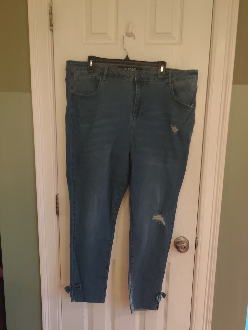Women’s Blue Distressed Ankle Jeans